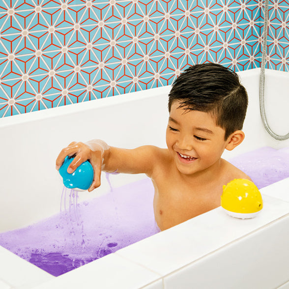 Munchkin Color Buddies™ 20 Moisturizing Bath Bombs & 2 Toy Dispenser Set (27187)