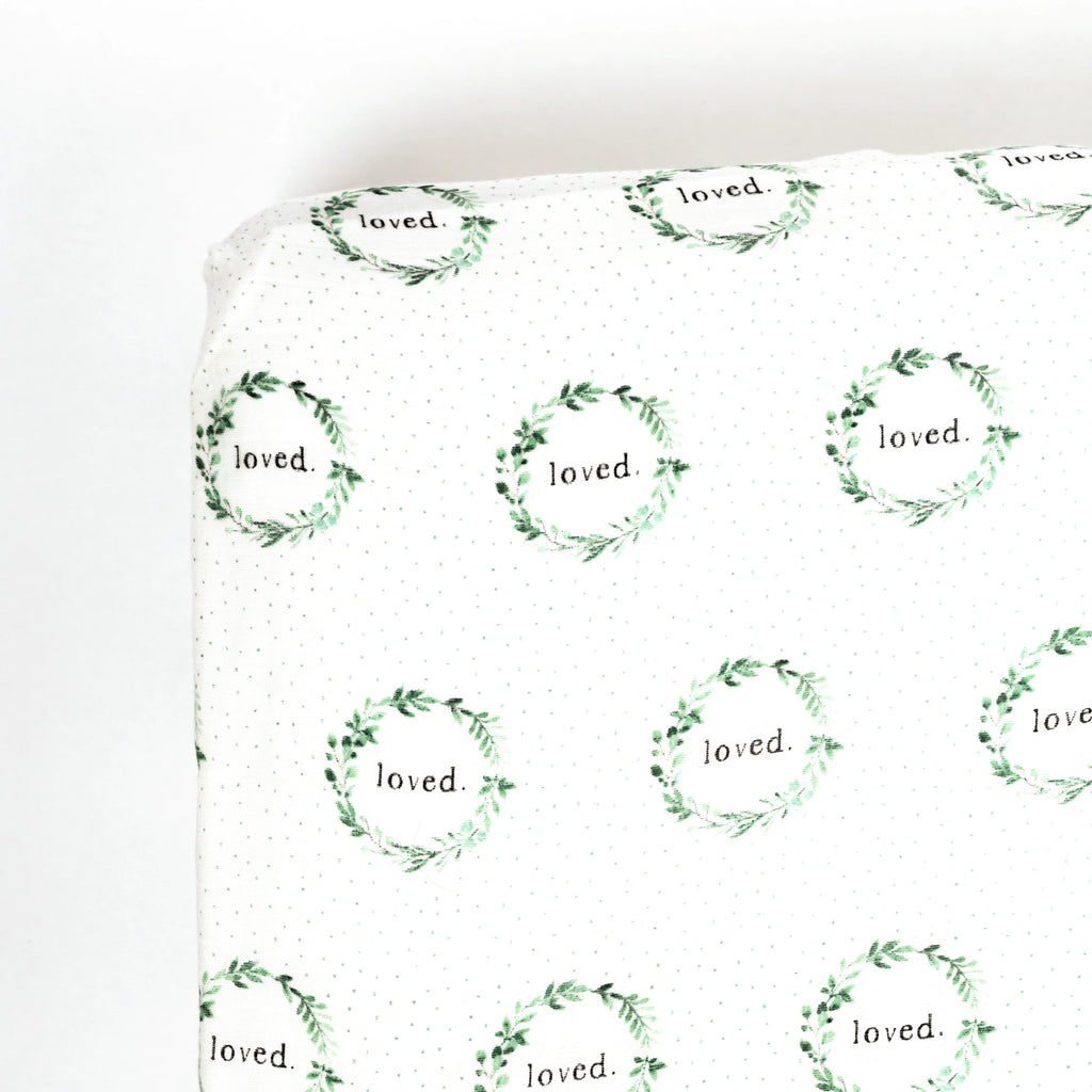 Lil North Co.Muslin Crib Sheet - Loved Wreath